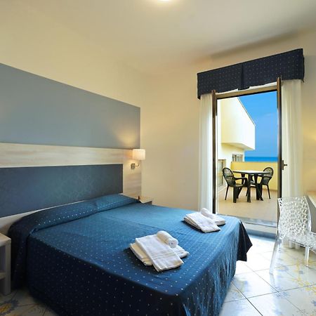 Hotel Delfino Laigueglia Eksteriør billede