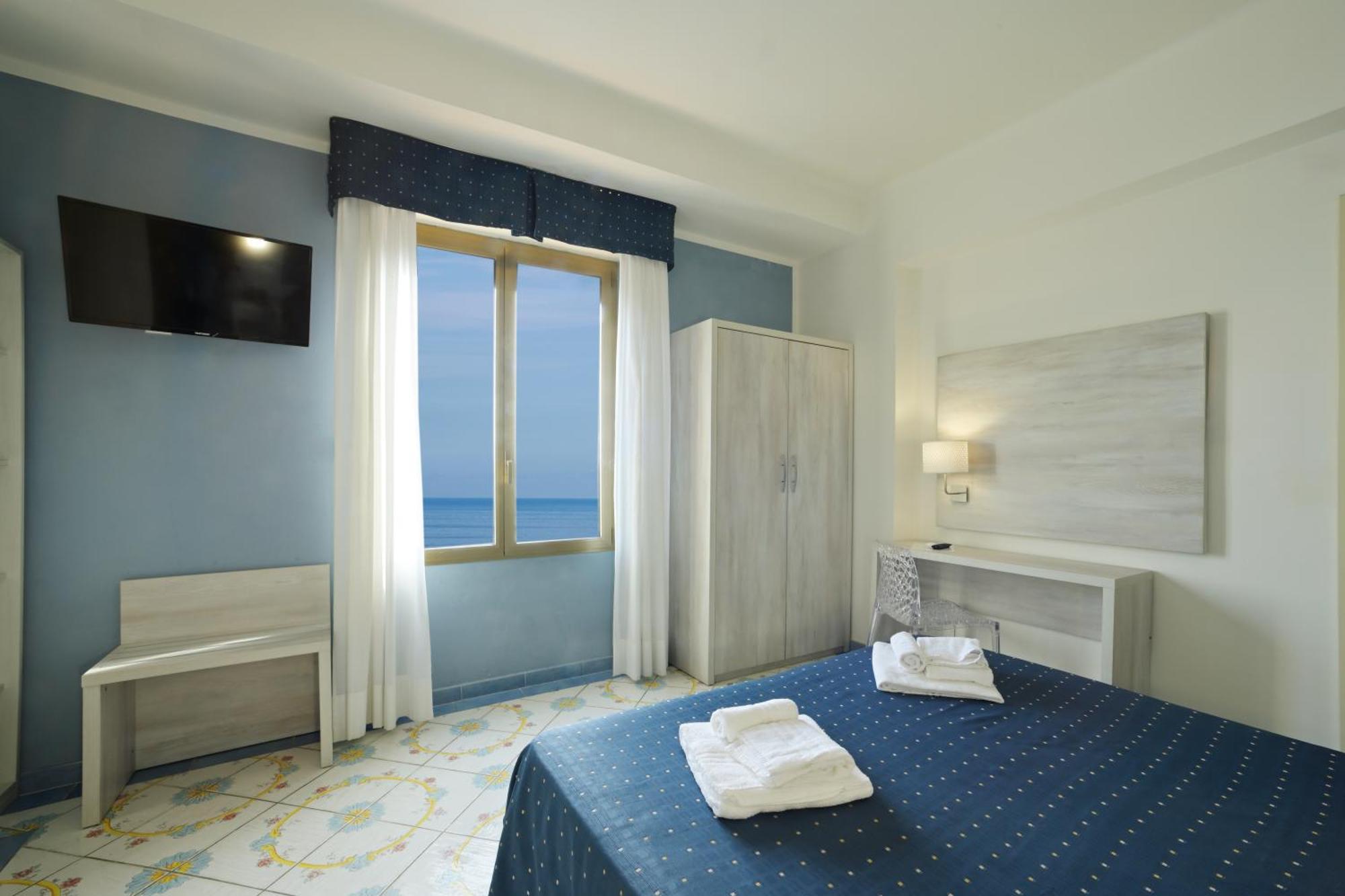 Hotel Delfino Laigueglia Eksteriør billede
