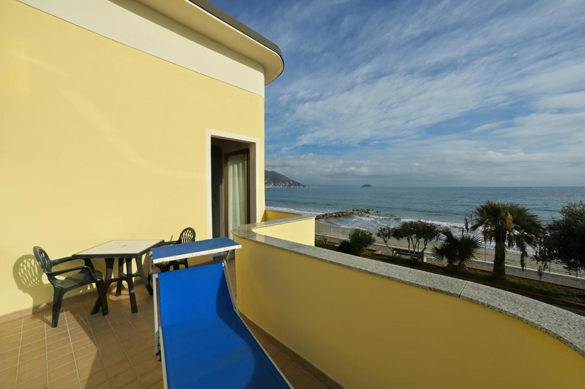 Hotel Delfino Laigueglia Eksteriør billede