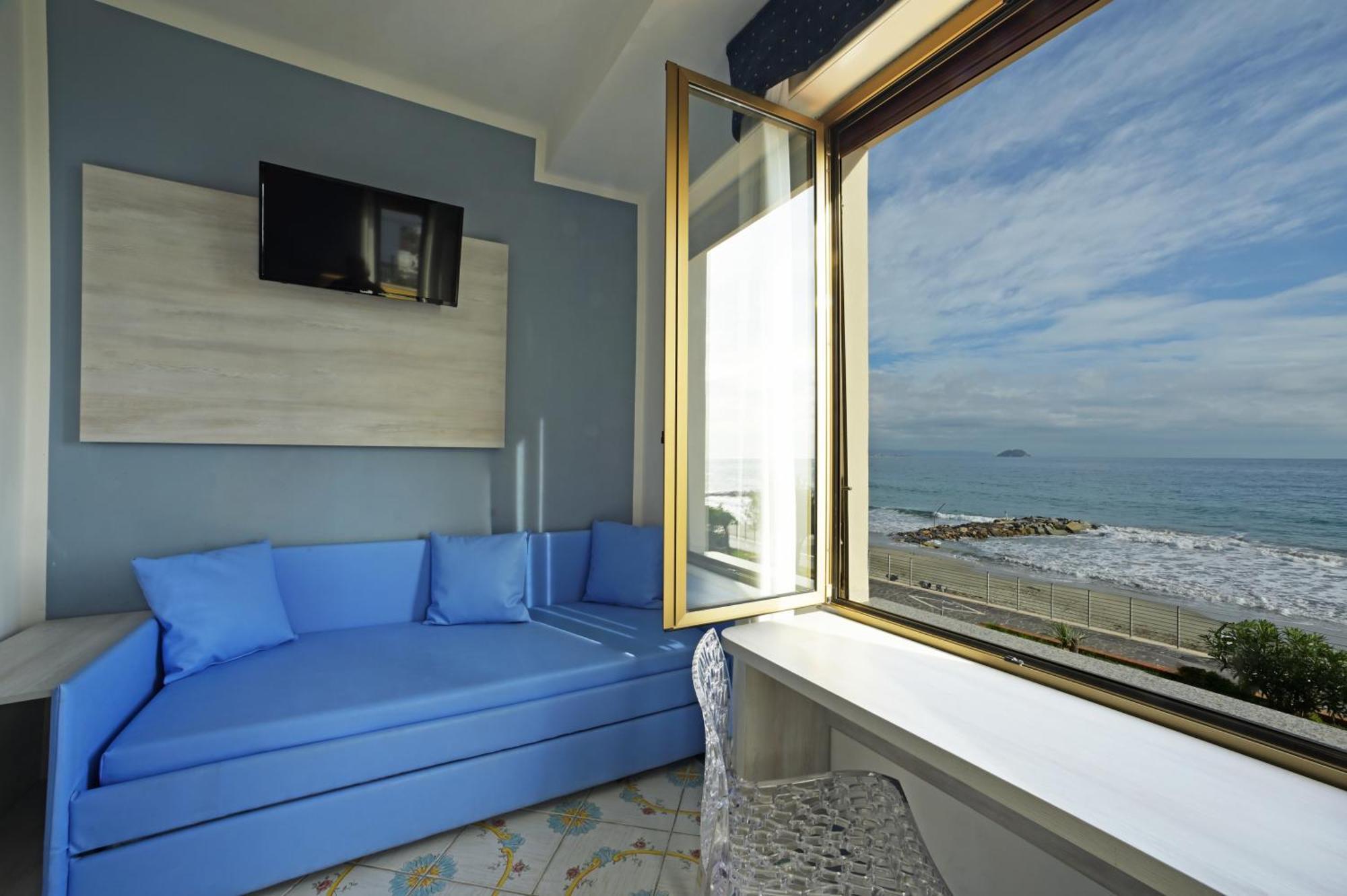 Hotel Delfino Laigueglia Eksteriør billede