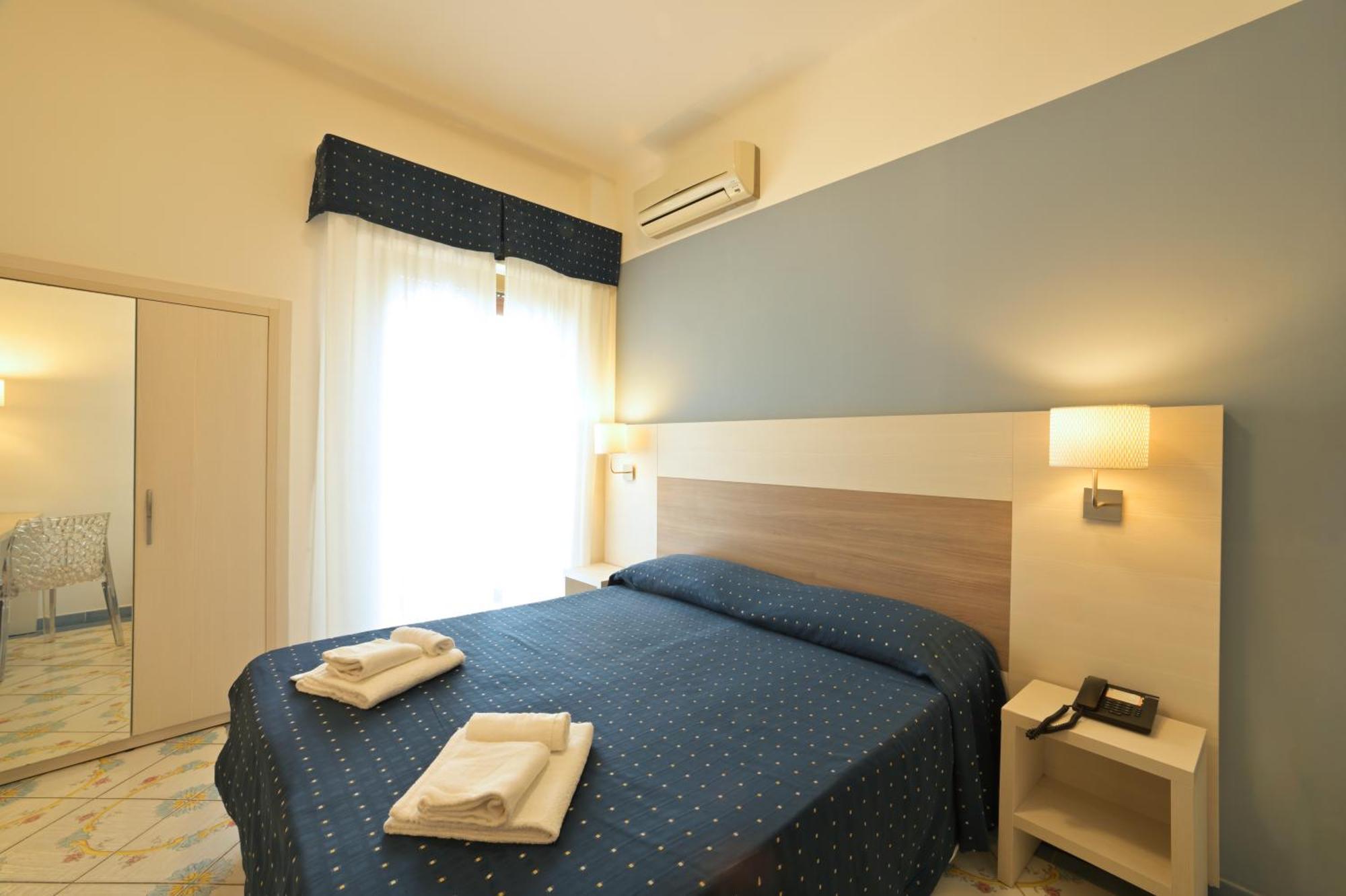 Hotel Delfino Laigueglia Eksteriør billede