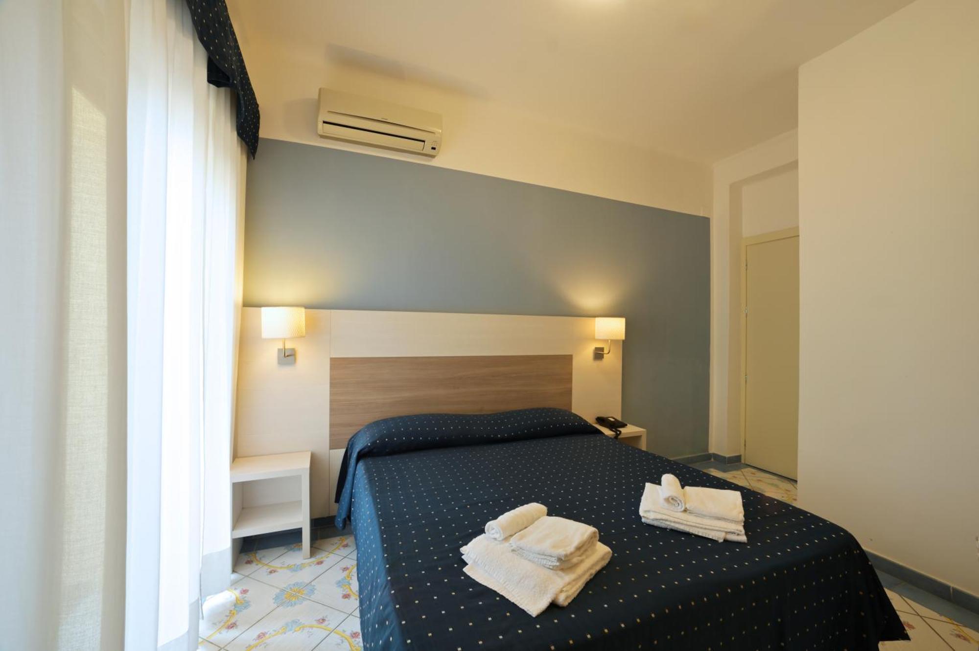 Hotel Delfino Laigueglia Eksteriør billede