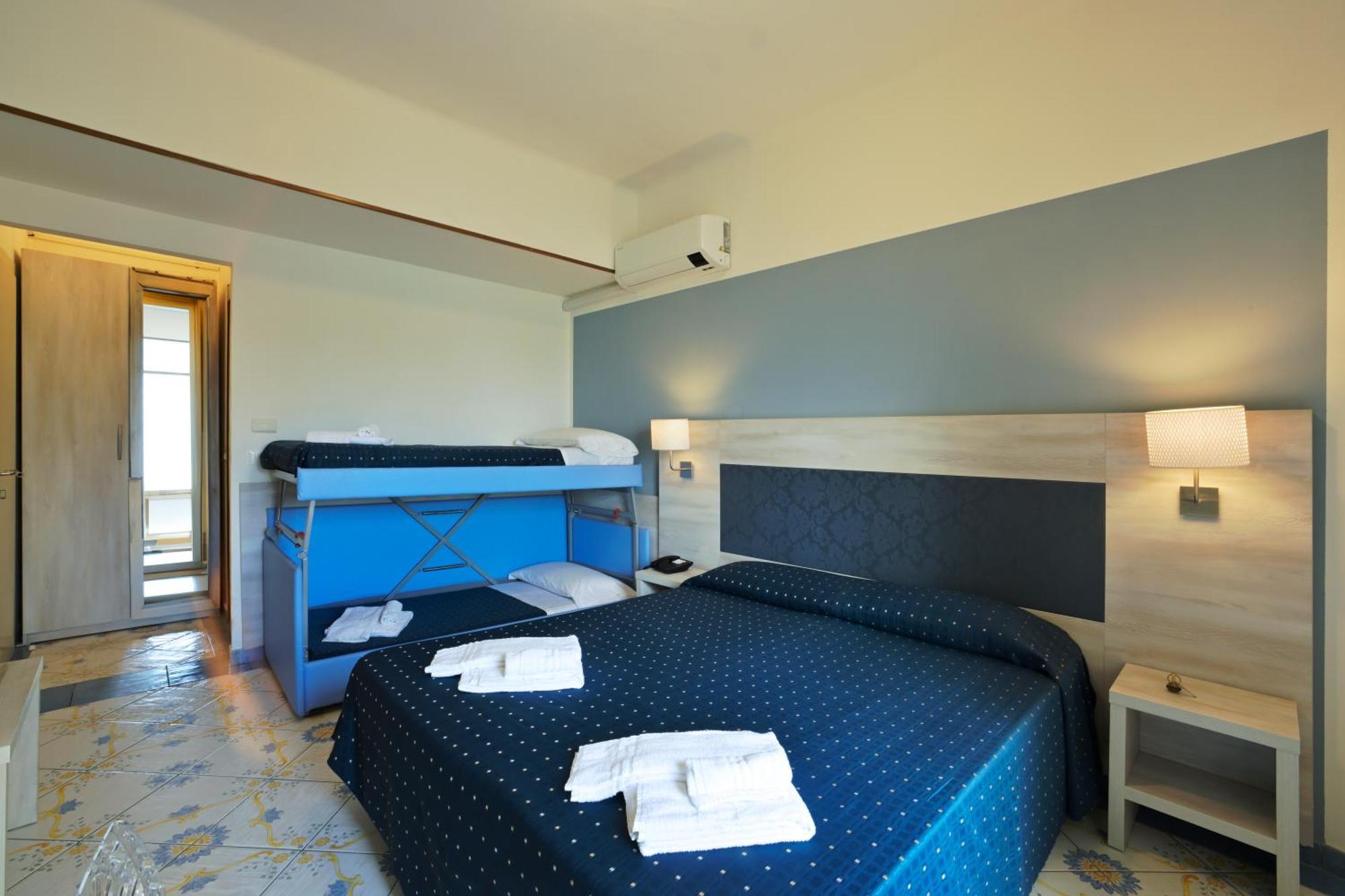 Hotel Delfino Laigueglia Eksteriør billede