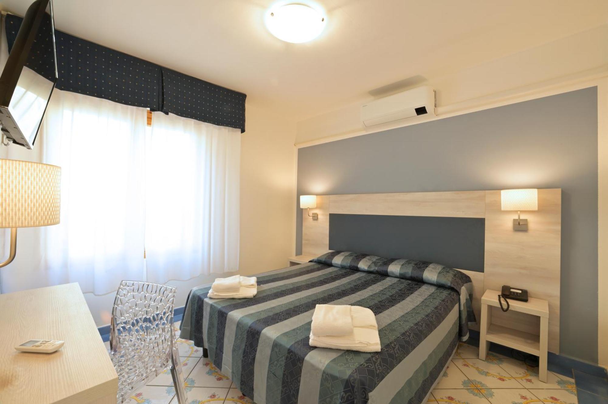 Hotel Delfino Laigueglia Eksteriør billede