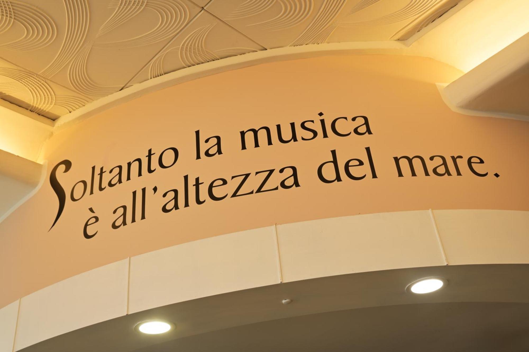 Hotel Delfino Laigueglia Eksteriør billede