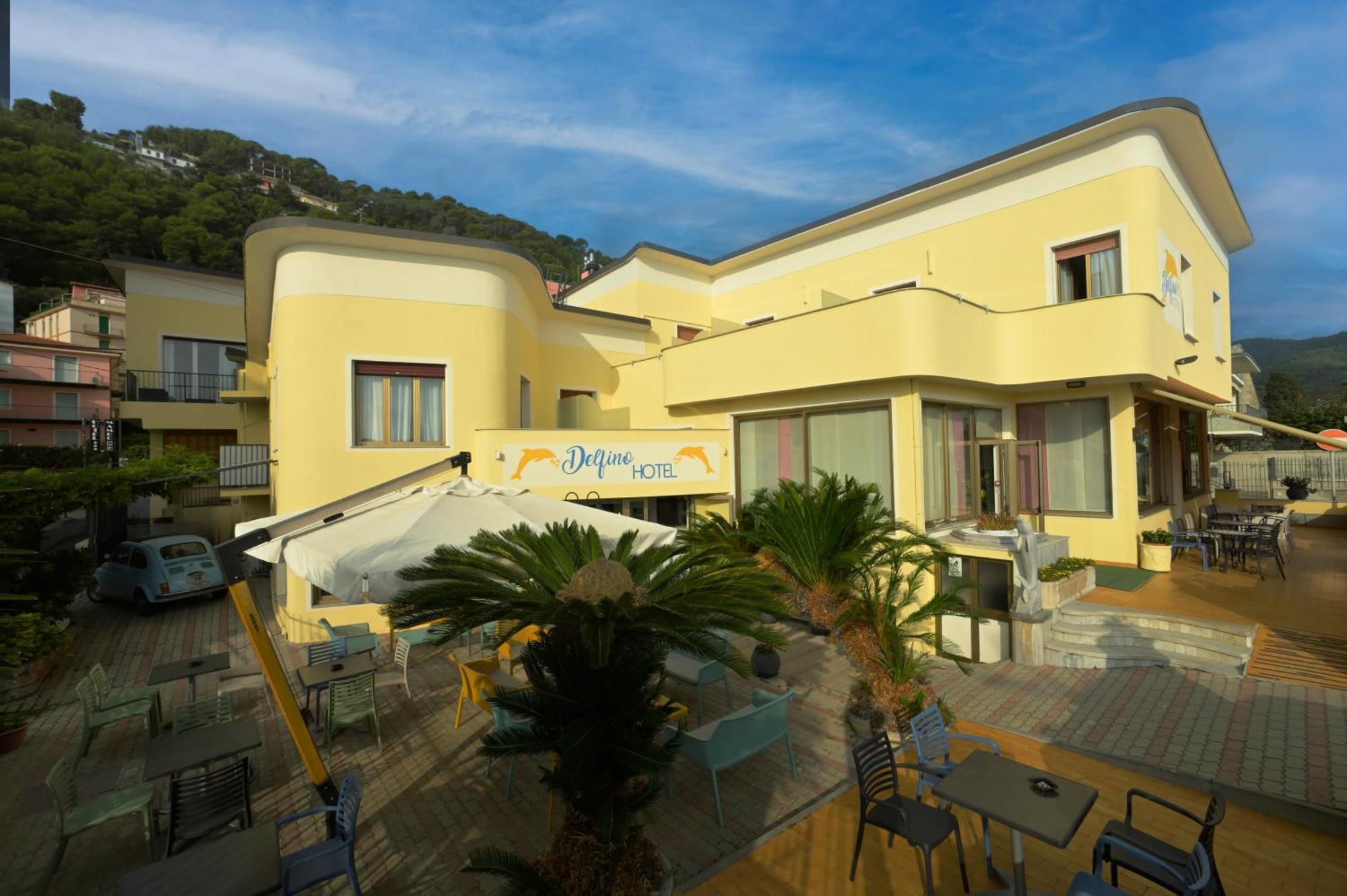 Hotel Delfino Laigueglia Eksteriør billede