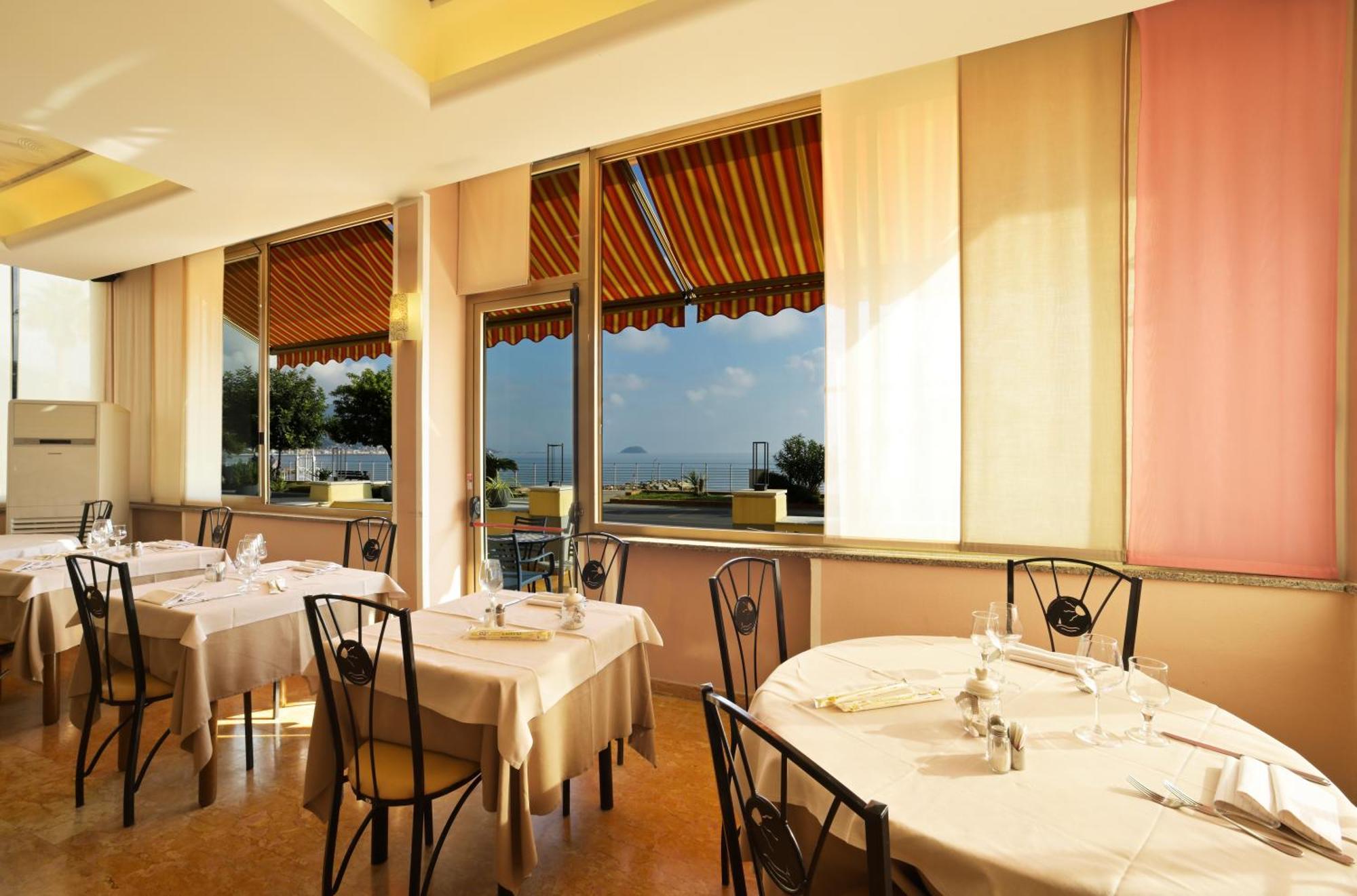 Hotel Delfino Laigueglia Eksteriør billede