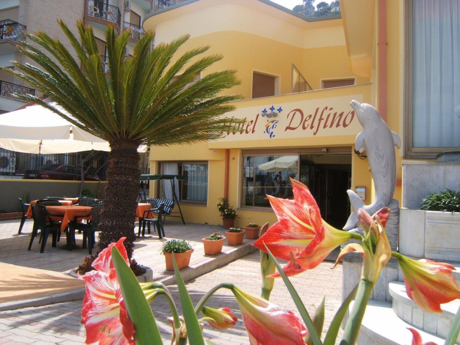 Hotel Delfino Laigueglia Eksteriør billede