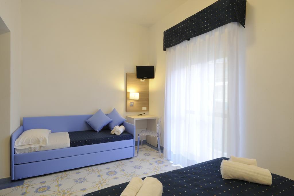 Hotel Delfino Laigueglia Eksteriør billede